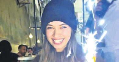 Erken Doğum Günü Kutlamasında Amsterdam'da Fırsat Bulan Afra Saraçoğlu Afra