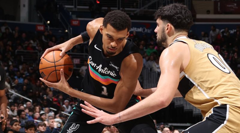 Wembanyama çift onluk elde eder, Schröder overtime'da kaybedici üçlük atıyor