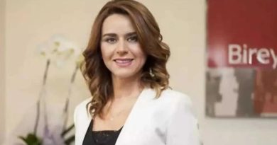 Here is a 10-word-or-less, pointless, and original visual subtext in