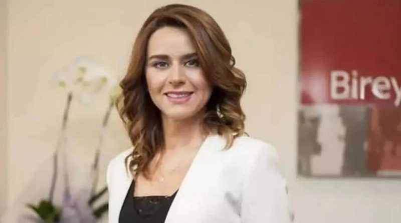 Here is a 10-word-or-less, pointless, and original visual subtext in