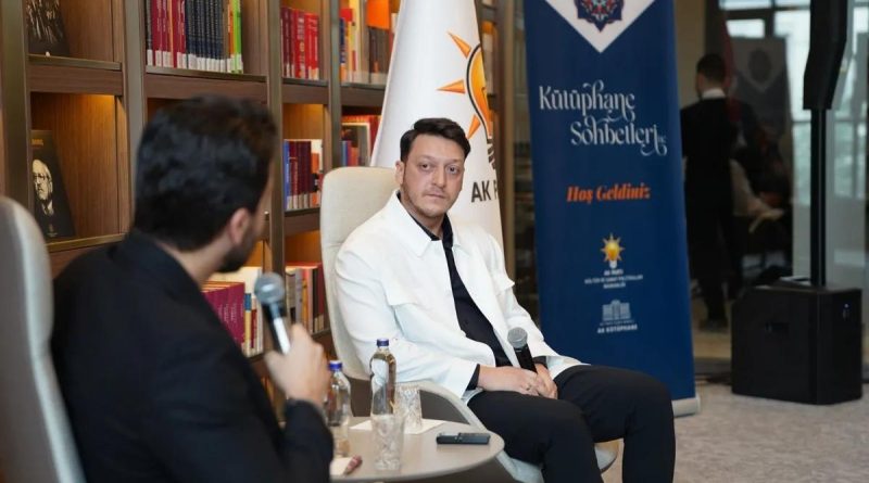 Mesut Özil'le Kütüphane Sohbetleri Programında Buluşma Mesut Özil 'Kütüphane</strong