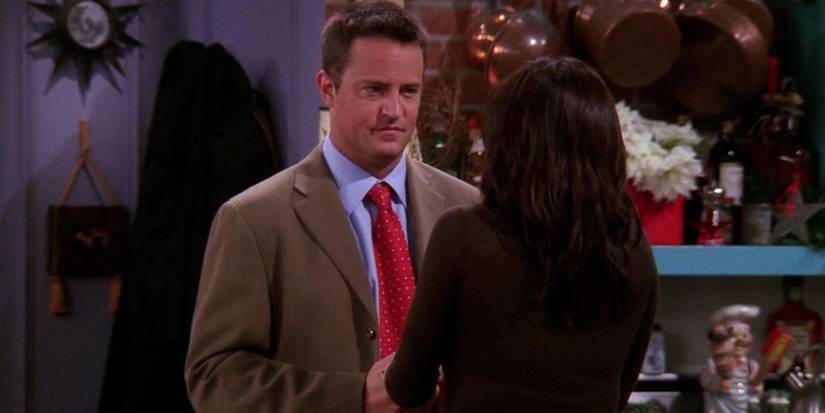 MonicaYEARBAŞI Noel diyeptağını yapar, tüm planı bozar