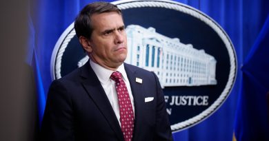 DoJ Müsteşarı: Kırpık Belgeler İçin Impeachment 'Bring It On' Dedi