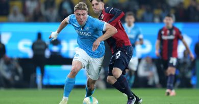 Napoli Supercoppa finalini 2-0 kazandı, Bologna'yı mağlup etti