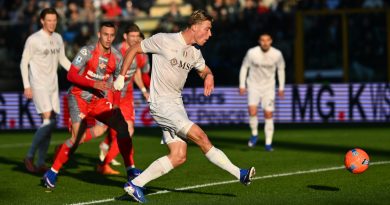 Danimarkalı yıldız Napoli'de parlıyor, rekorları kırıyor