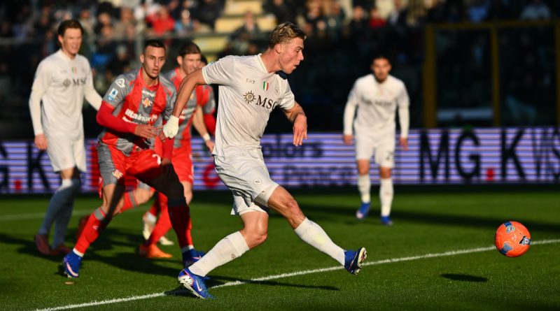 Danimarkalı yıldız Napoli'de parlıyor, rekorları kırıyor