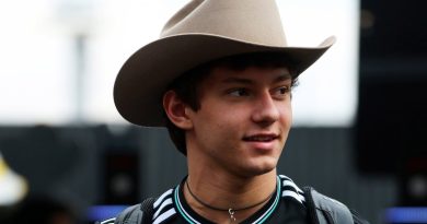 Gülümsemesiyle Noel coşkusunu çocuklara taşıdı