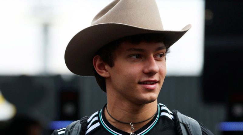 Gülümsemesiyle Noel coşkusunu çocuklara taşıdı