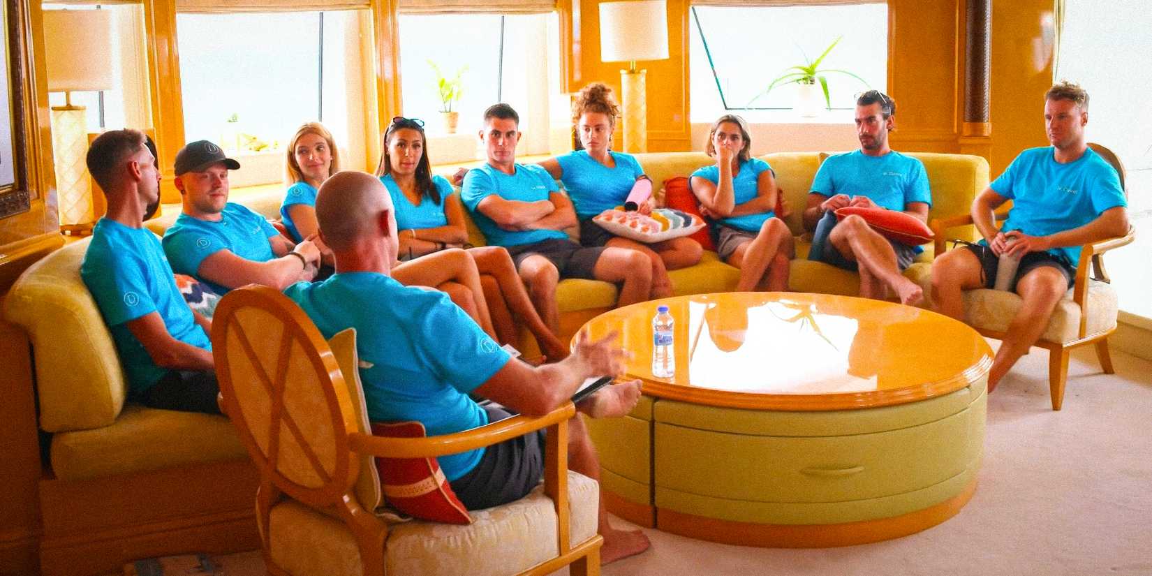 Ekranlar doluyor, hayatlar sergileniyor, merak dorukta