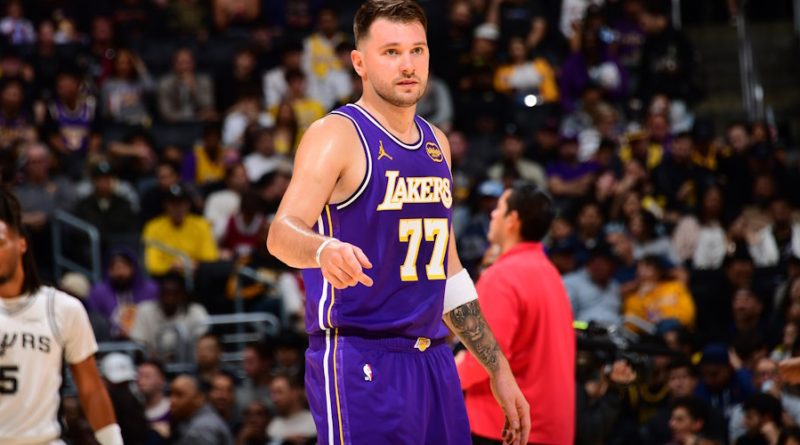 Dertler havada, çözüm arayışı Lakers'ta