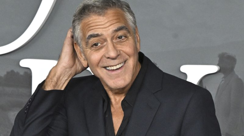 Savaşın deliliği, mizahla iç içe, Clooney'den başyapıt