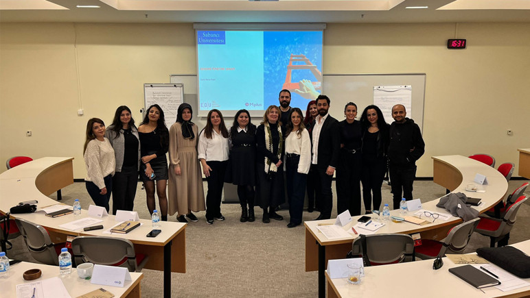 Mplus Academy mezunları için liderlik yeteneklerini geliştiriyor