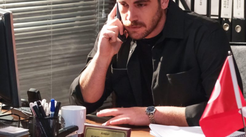 Emre Bey, 'Rüya Gibi' dizisinde karakterini canlandırırken duygusal hikayeyi övü