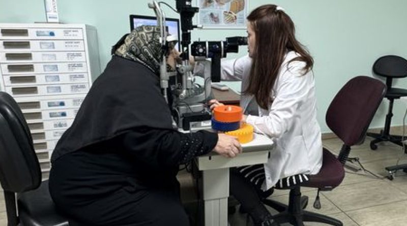 Görme yetisini geri kazanan 74 yaşlı kadın mutlu artık