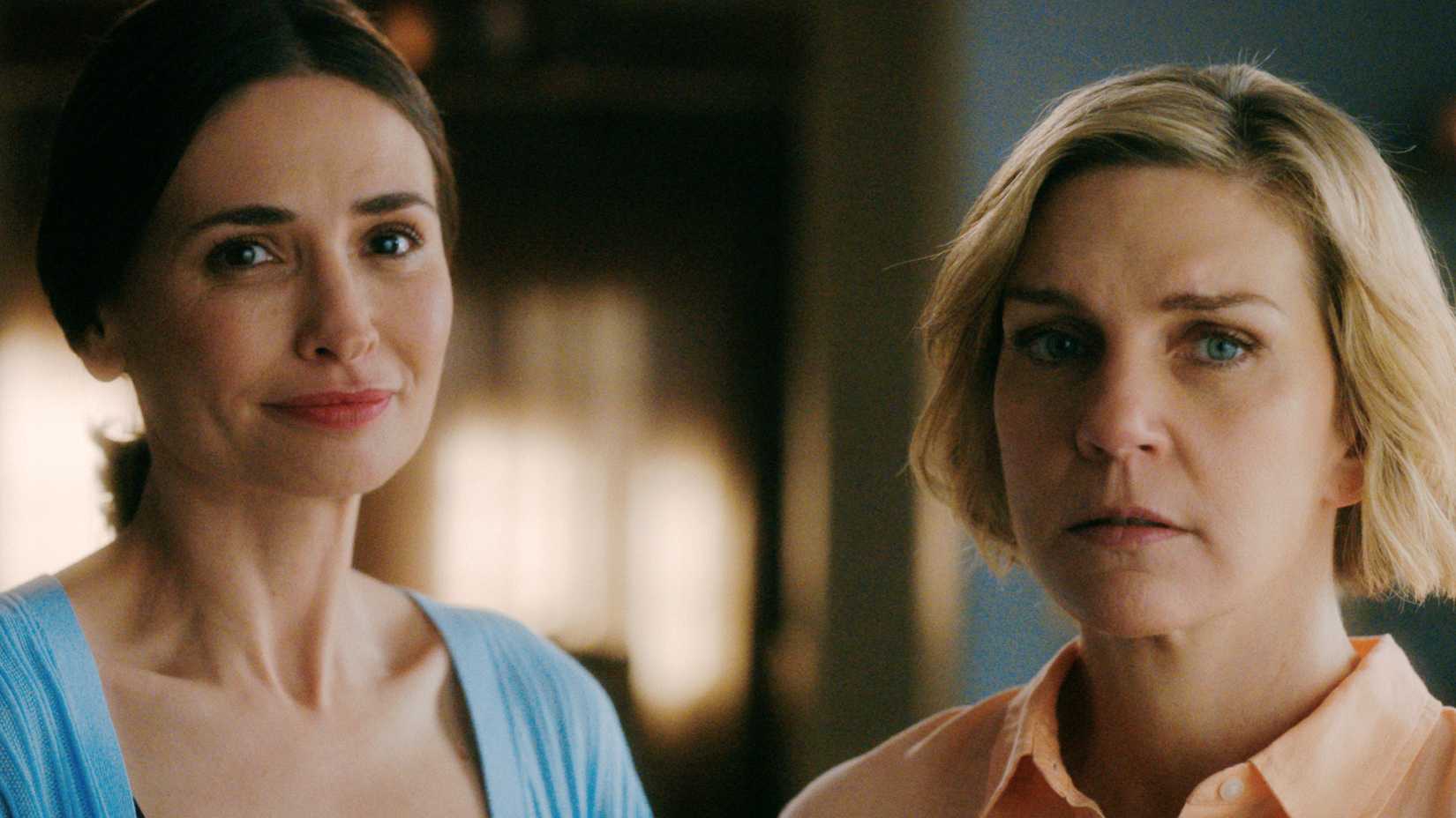 Carol Others'a dönüyor, sonra Manousos'a geri geliyor