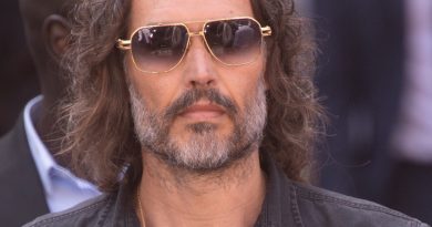 Russell Brand yeni cinsel saldırı davalarıyla muhatap oldu