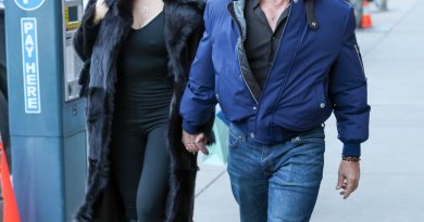 Kovboy şapkalı Bezos, eşiyle lüks tatilini Aspen'de sürdürüyor