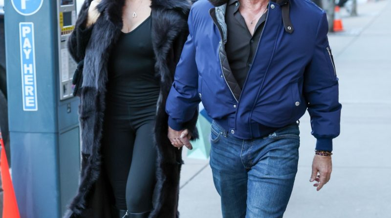 Kovboy şapkalı Bezos, eşiyle lüks tatilini Aspen'de sürdürüyor