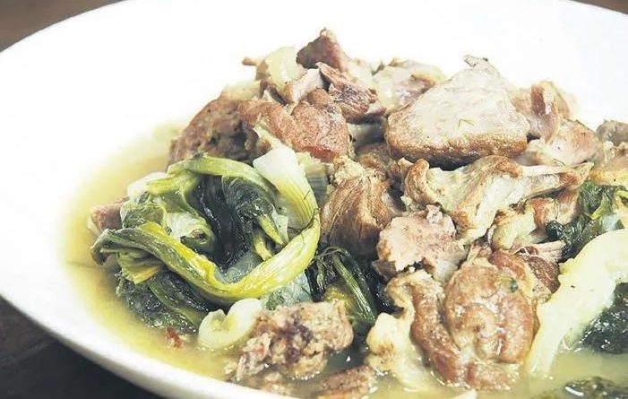 Evde keyifli akşam yemeği hazırlığı, lezzet dolu anlar