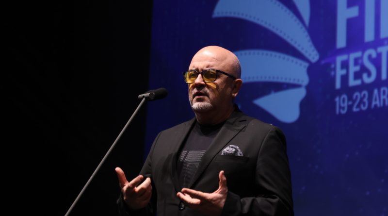 Perde arkasındaki heyecan, sinemanın büyüsü Esenler'de!