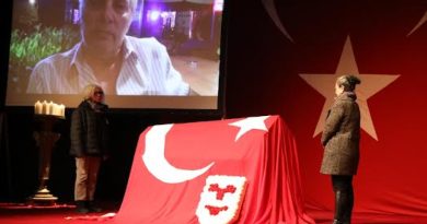 Sanatçı vedası, gözyaşları, tiyatro, saygı, anma