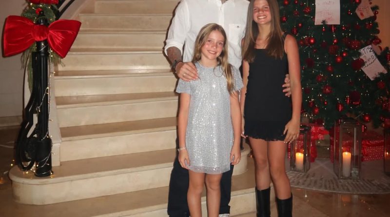 Mutluluk pozu, aile birleşimi, yeni yıl neşesi