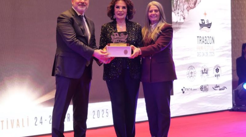 Trabzon'da sanat, siyaseti geride bırakıp birleştirdi