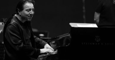 Piyano, ışık, duygu, coşku, büyüleyici anlar