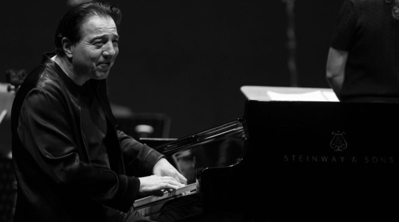 Piyano, ışık, duygu, coşku, büyüleyici anlar