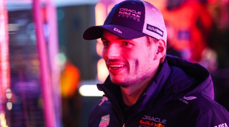 Neon ışıklar, yarış heyecanı, stil ve Verstappen imzası
