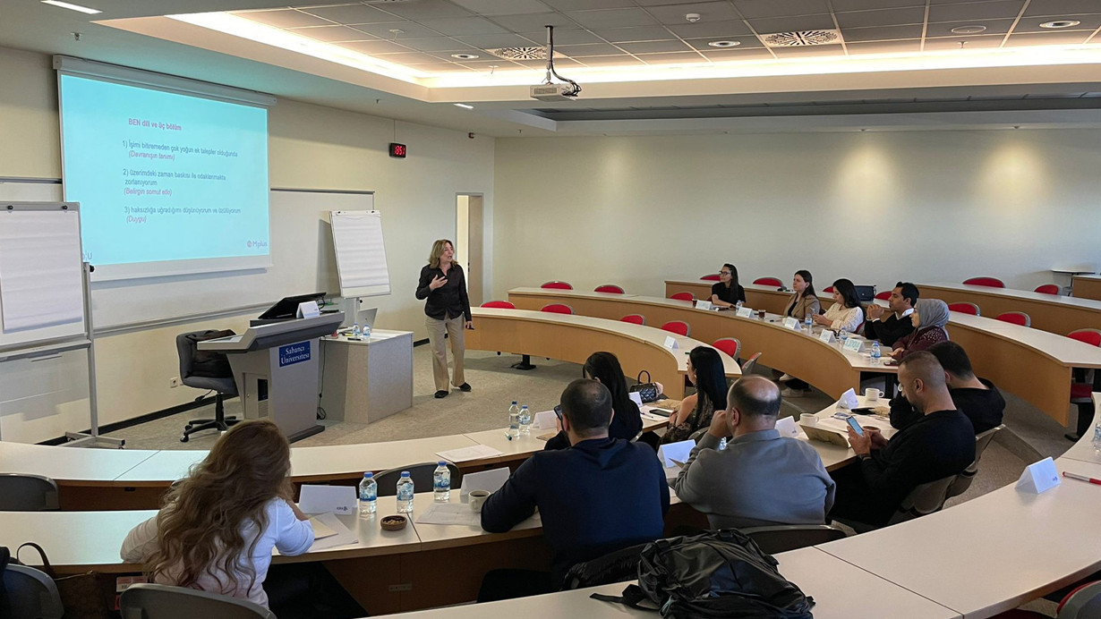Mplus Academy mezunlarına liderlik becerileri eğitimi veriyor