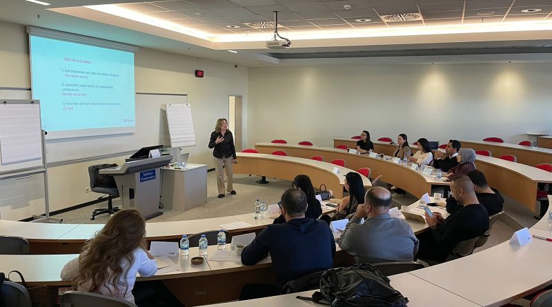 Mplus Academy mezunlarına liderlik becerileri eğitimi veriyor