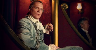 Bettany'nin yorumu büyüleyici, Mozart ve Salieri arasındaki gerilim hissediliyor