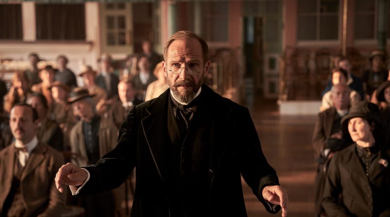 Ralph Fiennes güzellikten yana, hikâye yokluğuyla kaybediyor