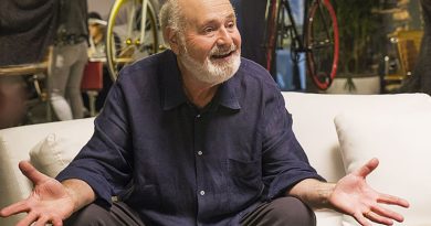 Beklenmedik bir çıkış, Hollywood'da soru işaretleri