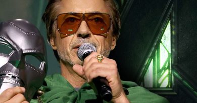 Doctor Doom%Xenogenesis%Cipuri Kıyafetle Geri Döner