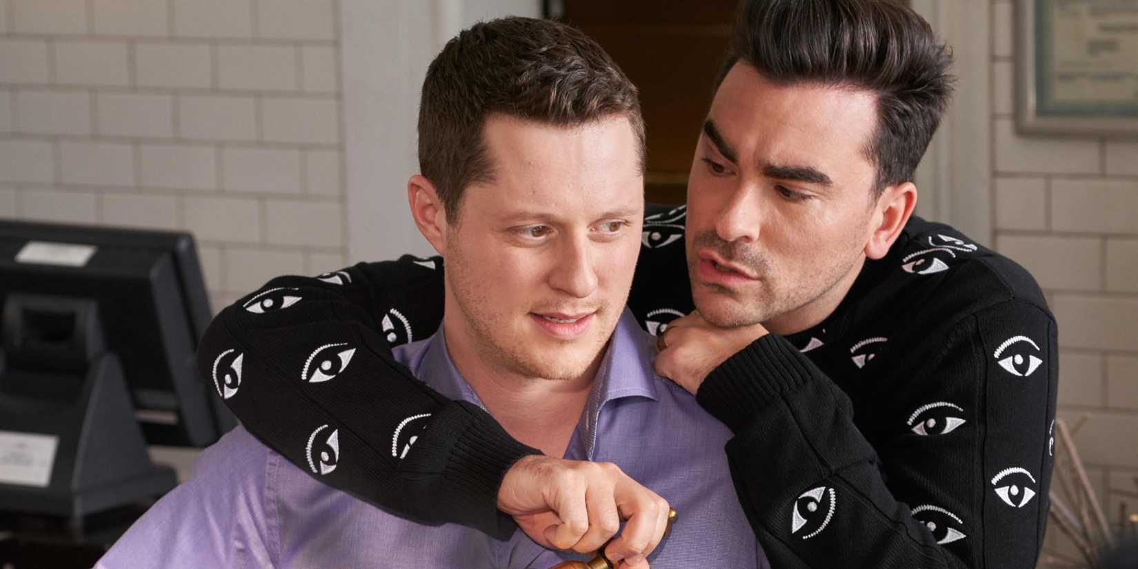 Gülmeyi unutan hayatın doğrularını anlatır