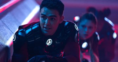 Kadetler 32 yüzyıl Starfleet'ta yeni başlangıçlarında