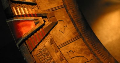 Bilim kurguyla siyasi dramın eşsiz karışımı