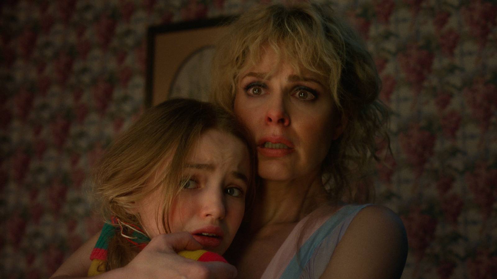 Anneler de değişir, Stranger Things'te Karen de!