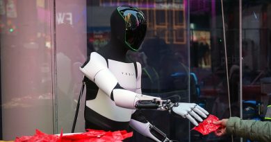 Başlık: Robotların Muhakkak Bir Geleceği: Elon Musk'un Optimus Klipleri Elon