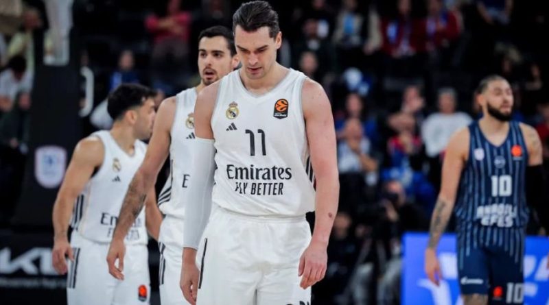 Sessiz tribünler, basketbol heyecanı devam ediyor