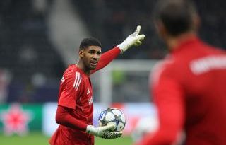 Genç kaleci, Frankfurt'a umutla bakıyor, Dortmund sınavı!