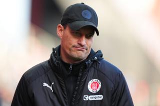 Hamburg'da kar, heyecan fırtınasını durdurdu