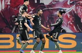 Alman futbolunun yıldızları parladı, sahne alev aldı