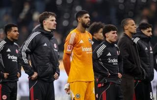 Sessizlik çöktü, umutlar azalıyor, Frankfurt'ta bir sınav