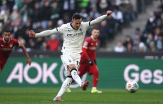 Kaçırılan penaltı, Mönchengladbach'ın yüzünü düşürdü