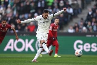 Kaçırılan penaltı, Mönchengladbach'ın yüzünü düşürdü