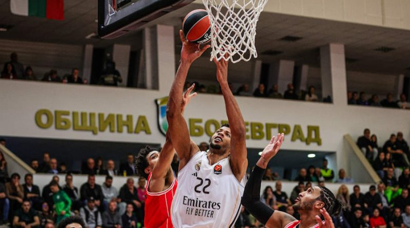 Dev adam Tavares, ribaund krallığına adını yazdırdı!