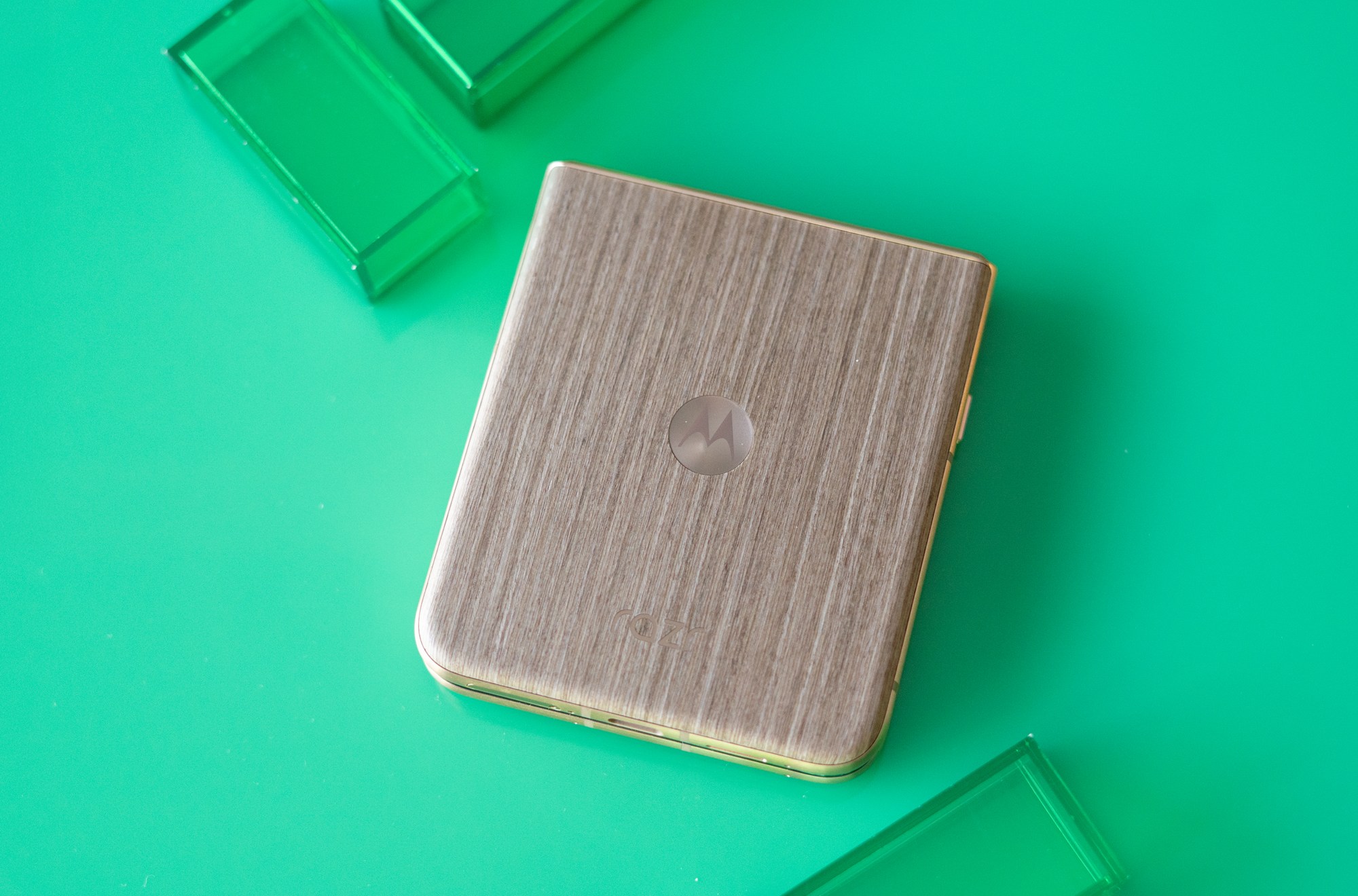 Eğri ekran, katlanır tasarım, geleceğin akıllı telefonu